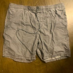 Men’s Amazon Essentials 2XL Black Striped Shorts